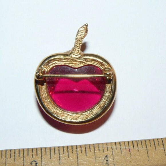 Avon Red Apple‎ Brooch 1970s - Picture 3 of 5
